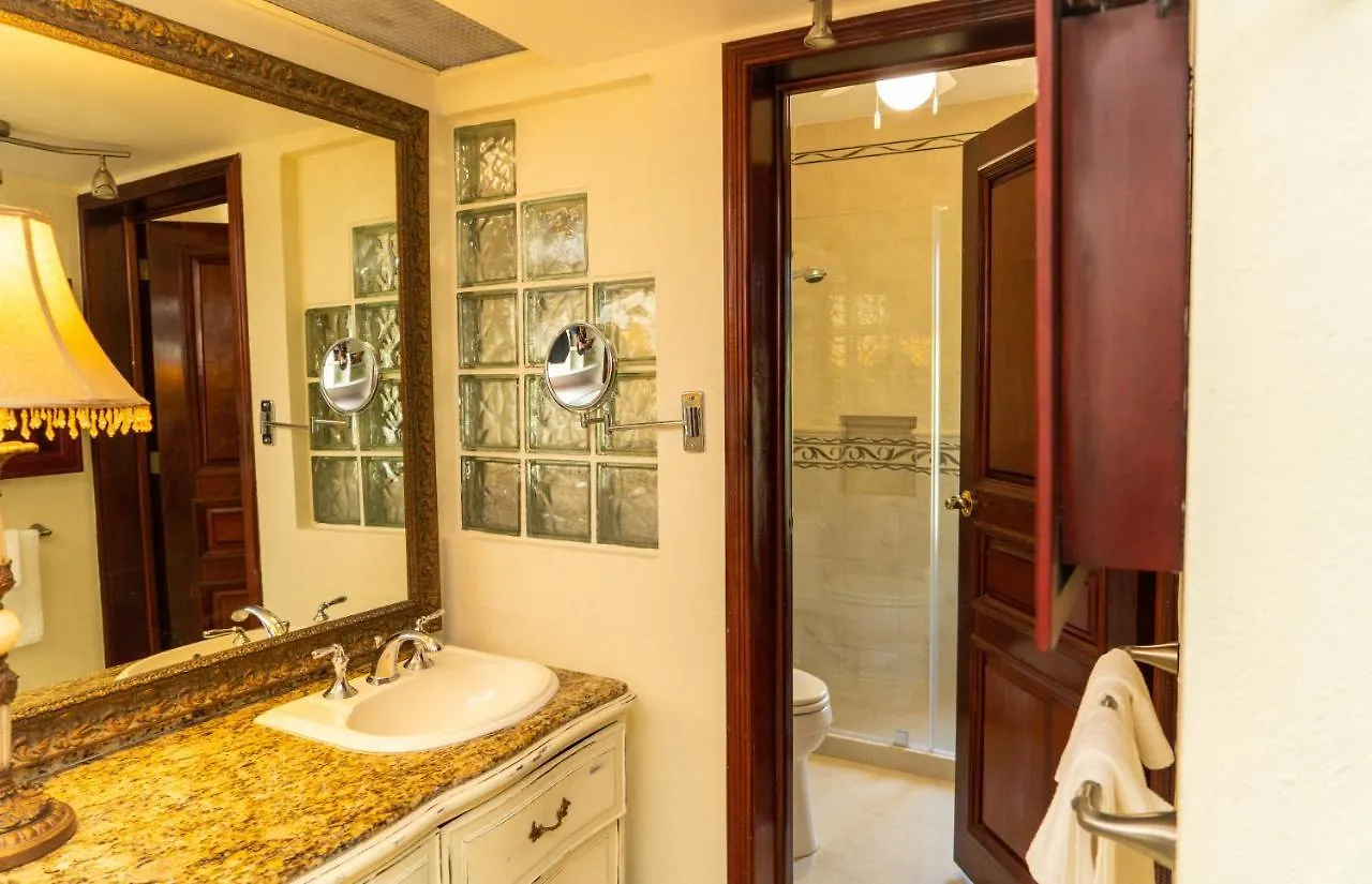 Magnifica Villa Palmeras Luxurious 4 Bedroom 6 Bds 4 Ba Private Pool Lagoon Front Super Fast Wifi Cancun Mexico