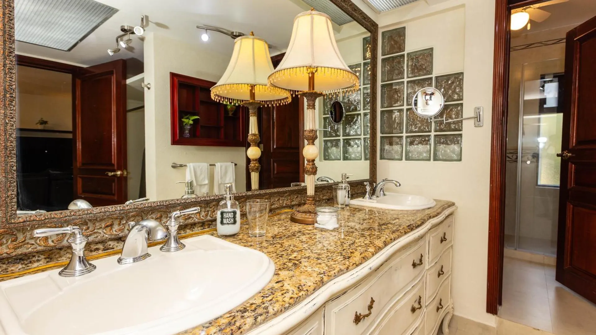 Magnifica Villa Palmeras Luxurious 4 Bedroom 6 Bds 4 Ba Private Pool Lagoon Front Super Fast Wifi Cancun