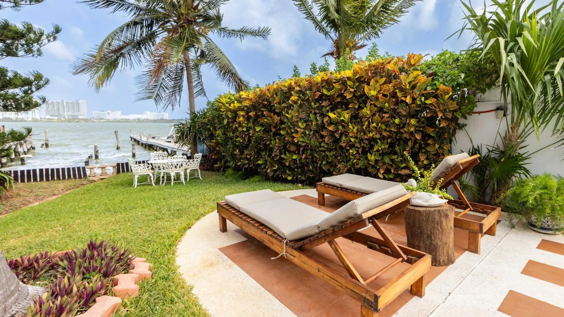 Magnifica Villa Palmeras Luxurious 4 Bedroom 6 Bds 4 Ba Private Pool Lagoon Front Super Fast Wifi Cancun
