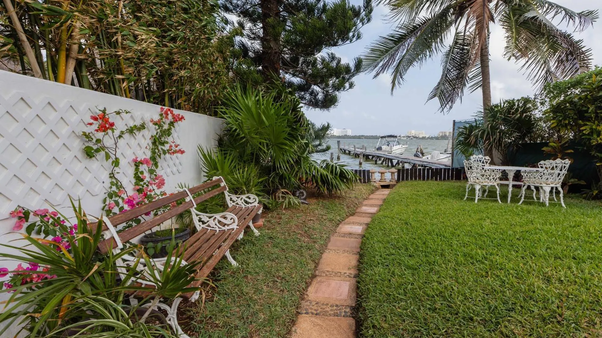 Magnifica Villa Palmeras Luxurious 4 Bedroom 6 Bds 4 Ba Private Pool Lagoon Front Super Fast Wifi Cancun 0*,