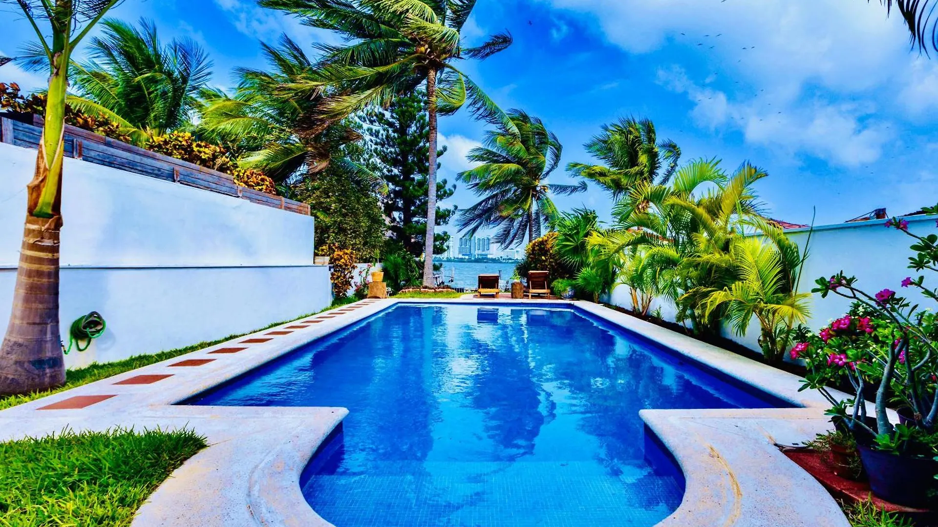 Magnifica Villa Palmeras Luxurious 4 Bedroom 6 Bds 4 Ba Private Pool Lagoon Front Super Fast Wifi Cancun