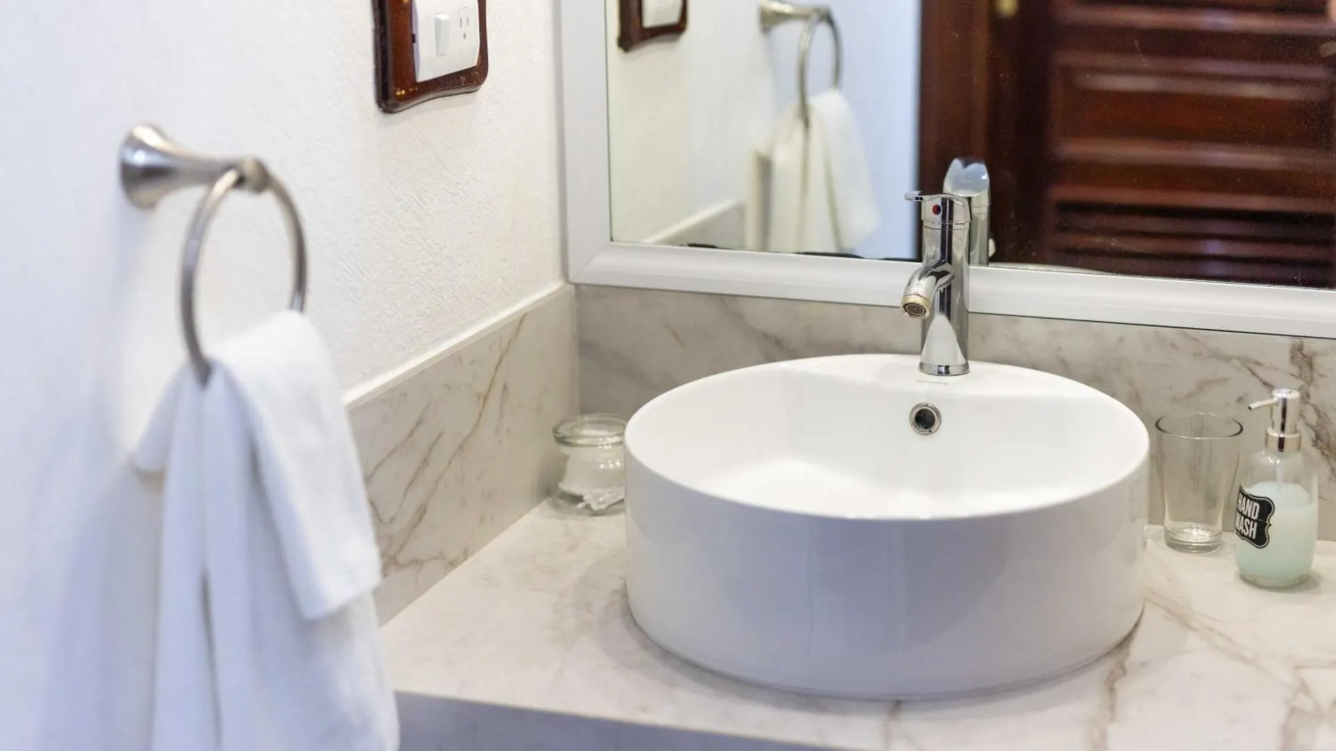 Magnifica Villa Palmeras Luxurious 4 Bedroom 6 Bds 4 Ba Private Pool Lagoon Front Super Fast Wifi Cancún